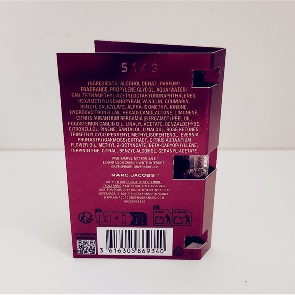 New Women's Chloé Burgundy Gold Buckle
Cosmetic Pouch Bag with 6- perfume sample - Picture 12 of 17